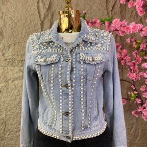 CHAMARRA CON PERLAS Y BROQUELES MEZCLILLA